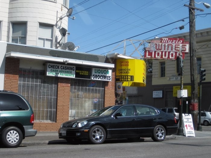 Muzio's Wine Liquor Logo