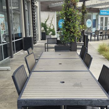 Randy's Donuts - Tables in the front - Donuts Near Me - Culver City, California Randy's Donuts - Tables in the front - Donuts Near Me - Culver City, California