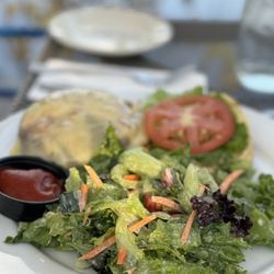 Martine's RiverHouse Restaurant - Cheeseburger with salad.