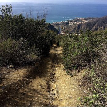 Valido Trail - Heading downhill towards Laguna Beach - Hiking Near Me - Laguna Beach, California Valido Trail - Heading downhill towards Laguna Beach - Hiking Near Me - Laguna Beach, California