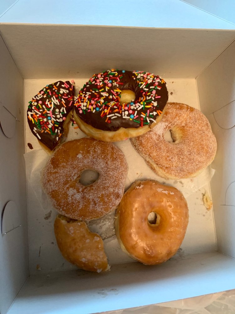 DAILY DONUT HOUSE & SANDWICH Updated March 2024 67 Photos & 59 Reviews 22510 Crenshaw Blvd