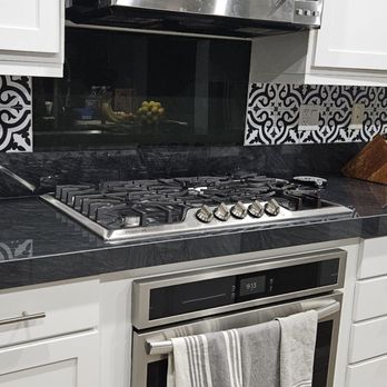 One Day Glass - The dark gray laminated backsplash behind the cook top. - Glass & Mirrors Near Me - Vancouver, Washington One Day Glass - The dark gray laminated backsplash behind the cook top. - Glass & Mirrors Near Me - Vancouver, Washington