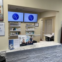En Vogue Medi-Spa - Front Desk