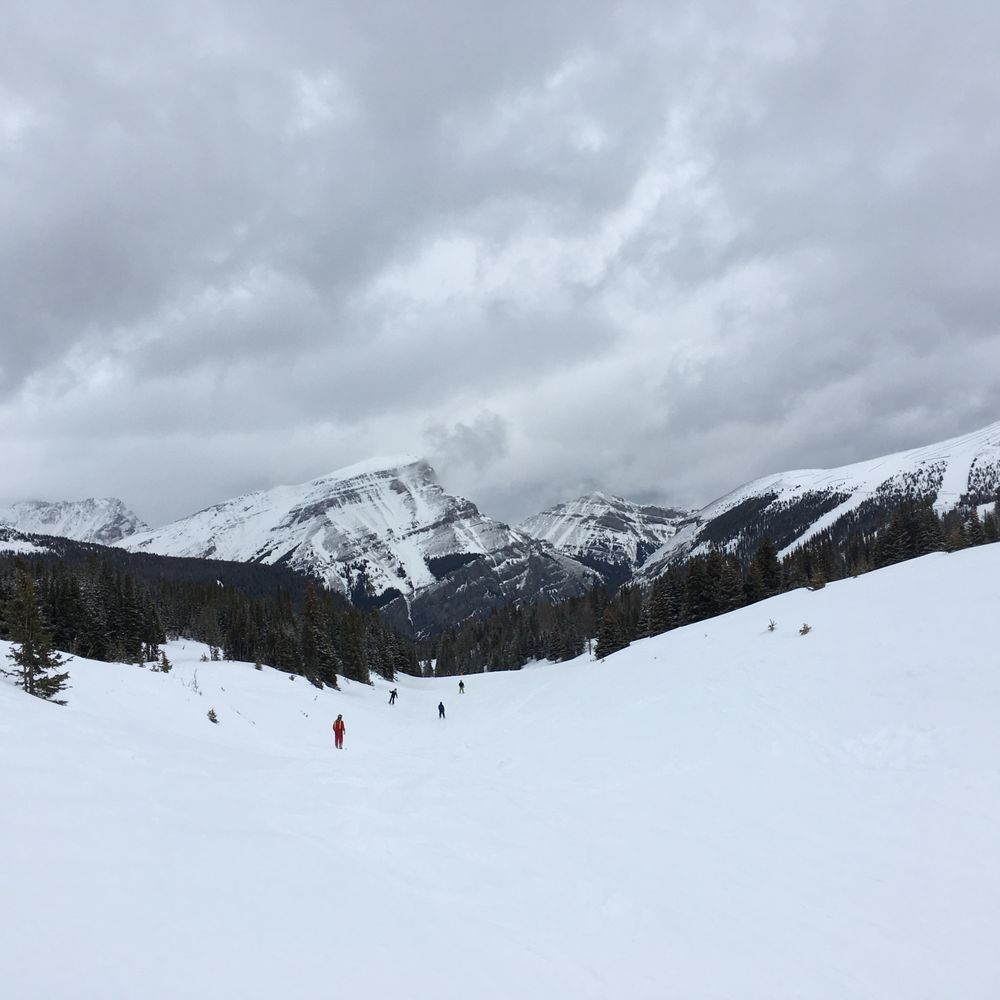 Sunshine Mountain Lodge - Tons of snow with great coverage in late March. - Ski Resorts Near Me - Banff, Alberta Sunshine Mountain Lodge - Tons of snow with great coverage in late March. - Ski Resorts Near Me - Banff, Alberta