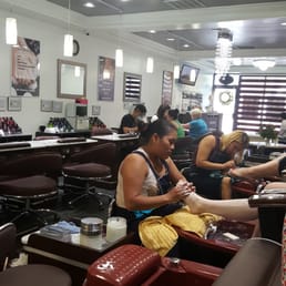 This place is very updated with new management.  The service was great.