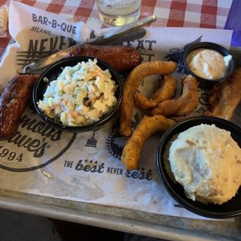 Famous Dave's Bar-B-Que - Sausage and Catfish - Barbeque Near Me - Sioux City, Iowa