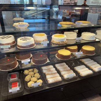 Zippy's Arroyo Crossing - Cake and pastry case - Hawaiian Near Me - Las Vegas, Nevada Zippy's Arroyo Crossing - Cake and pastry case - Hawaiian Near Me - Las Vegas, Nevada