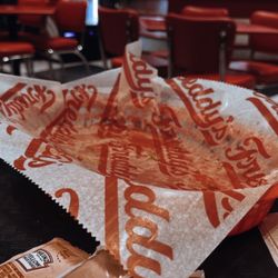 Freddy's Frozen Custard & Steakburgers - Seating area / booth view