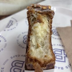 Paris Baguette - Salted Caramel Pretzel Croissant Crisp