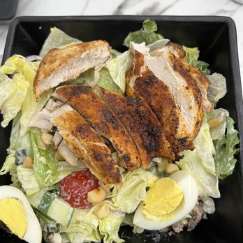 Sesh - Clubhouse salad with blackened chicken added - Breweries Near Me - St. Petersburg, Florida Sesh - Clubhouse salad with blackened chicken added - Breweries Near Me - St. Petersburg, Florida