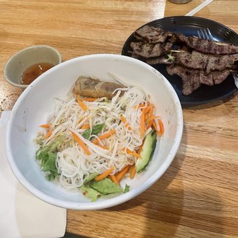 Pho Cafe - 33. Vermicelli Grilled Beef Bowl - Vietnamese Near Me - Chicago, Illinois