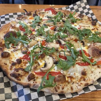 Walking Man Brewing - Veggie pizza - Breweries Near Me - Stevenson, Washington