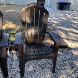 Local Oak Brewing Co. - The chairs have cup holders attached!