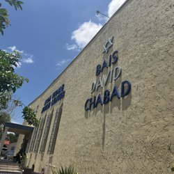 David's Deli Glatt Kosher - Front on Swann