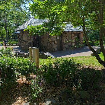 Enger Tower Park and Gardens - Clean restroom - Botanical Gardens Near Me - Duluth, Minnesota