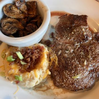 Chili's - Ribeye steak. Substituted the steamed broccoli for garlic mushrooms. - Bars Near Me - Wilson, North Carolina