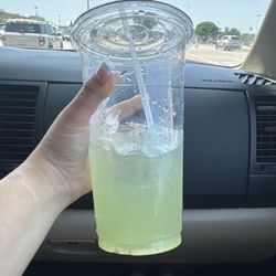 Taqueria Lopez - Agua de pepino con limón.