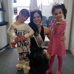 Century Dental - Miss Huntley/Miss McHenry County 2014-2015, Stephanie Vargas, helping out in our annual Give Kids A Smile Day!