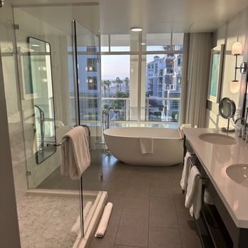 The Seabird Resort - Main bathroom - Resorts Near Me - Oceanside, California