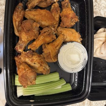 Malone's Bar & Grill - Wings - New American Near Me - Maple Grove, Minnesota