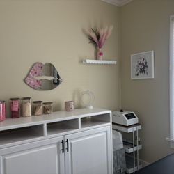 Peachy Keen Beauty Bar