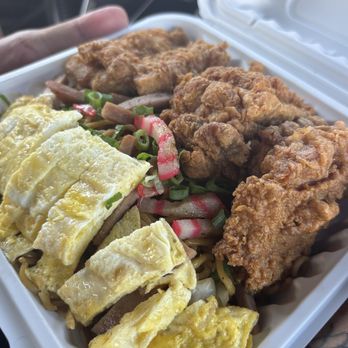 GiAilex Kitchen - Fried chicken fried noodles plate $13.. comes with 3 fried thighs..scrambled eggs and fired noodles - Food Trucks Near Me GiAilex Kitchen - Fried chicken fried noodles plate $13.. comes with 3 fried thighs..scrambled eggs and fired noodles - Food Trucks Near Me