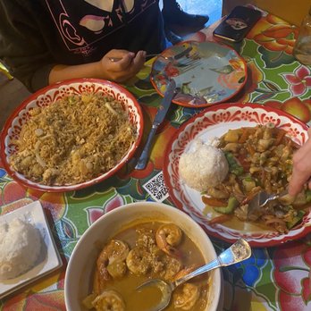 Kai Yang - Chicken Pineapple Fried Rice, Shrimp Massaman, Pineapple Chicken - Thai Near Me - Montclair, New Jersey