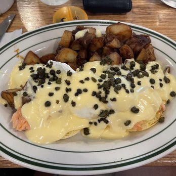 Sunshine Cafe - Salmon Benedict - Cafes Near Me - Napa, California