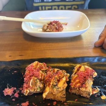Blowfish Sushi & Ramen - Crispy BBQ Spicy Tuna - Sushi Bars Near Me - Northfield, Illinois