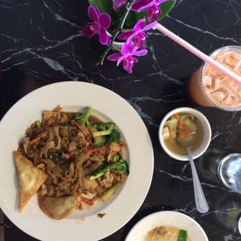 Chaba Thai Kitchen - Pad See Ew w/chicken lunch combo & a side of Thai Iced Tea - Thai Near Me - San Diego, California Chaba Thai Kitchen - Pad See Ew w/chicken lunch combo & a side of Thai Iced Tea - Thai Near Me - San Diego, California