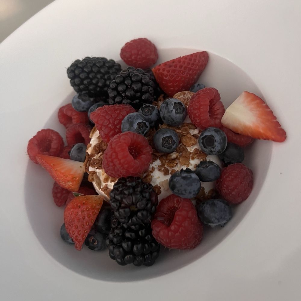 Waldorf Astoria Chicago - Yogurt parfait with berries - Hotels Near Me - Chicago, Illinois Waldorf Astoria Chicago - Yogurt parfait with berries - Hotels Near Me - Chicago, Illinois