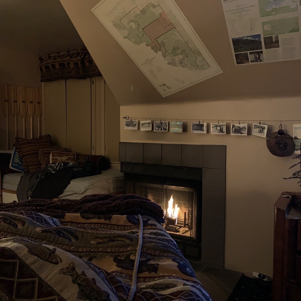 The Creekstone - Cozy fireplace but can only burn the one log nightly. - Hotels Near Me - Idyllwild, California The Creekstone - Cozy fireplace but can only burn the one log nightly. - Hotels Near Me - Idyllwild, California