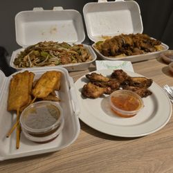 Holiday Inn Express Frankfurt Airport - Ordered in Thai - so much food