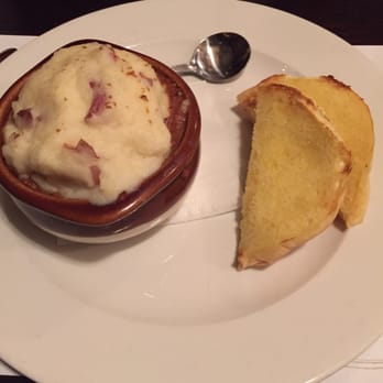 The Black Rose - Shepherd's Pie with buttered bun - American Near Me - Boston, Massachusetts