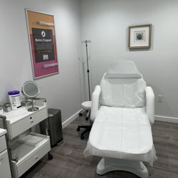 The DRIPBaR - Our Estheticians and APRN's are the best in Miami for Botox and Esthetics