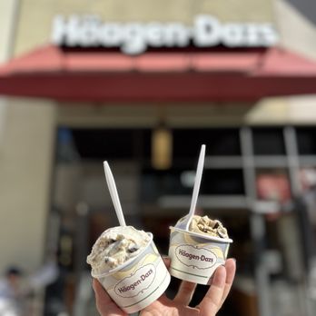 The Outlets at Orange - Haagen Dazs mini cup serving 11.28.25 - Shopping Centers Near Me - Orange, California The Outlets at Orange - Haagen Dazs mini cup serving 11.28.25 - Shopping Centers Near Me - Orange, California