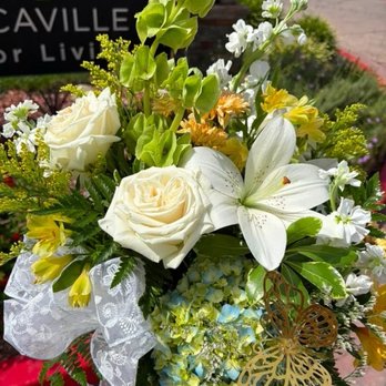 Vior Floral Art - Roses, lilies, hydrangeas such a wonderful variety in a gorgeous color palette. - Florists Near Me - Vacaville, California