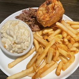 Pulled Pork Plate with Mac & Cheese and Fries Pulled Pork Plate with Mac & Cheese and Fries