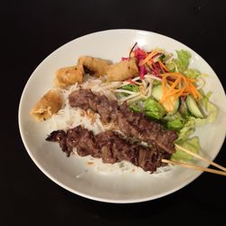 O Mai - Bo Bún au bœuf. Grillade au charbon de bois.
