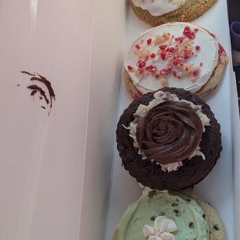 Crumbl - Dixie - Blueberry crumb cake, strawberry ice cream bar, German chocolate cake, and mint chip ice cream - Bakeries Near Me - Mississauga, Ontario Crumbl - Dixie - Blueberry crumb cake, strawberry ice cream bar, German chocolate cake, and mint chip ice cream - Bakeries Near Me - Mississauga, Ontario