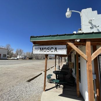 Mosca Pit-Stop - Small outside seating area - Convenience Stores Near Me - Mosca, Colorado