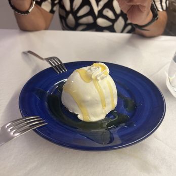 La Piazzetta - Delice dei Limone lemon yumminess surprisingly light 5/5 - Italian Near Me - Amalfi, SA La Piazzetta - Delice dei Limone lemon yumminess surprisingly light 5/5 - Italian Near Me - Amalfi, SA