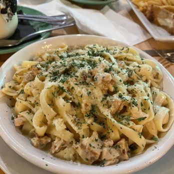 The 18hundred - FETTUCINE CHICKEN ALFREDO - New American Near Me - Bakersfield, California The 18hundred - FETTUCINE CHICKEN ALFREDO - New American Near Me - Bakersfield, California