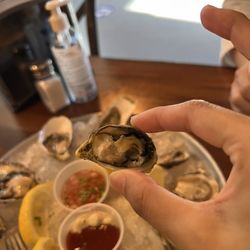 Service is bad Oyster size......smaller then my pinky Don't come here