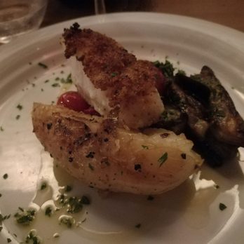 Via Maris Peixaria e Bar - Pescada amarela com batata ao murro - Seafood Near Me - São Paulo, SP Via Maris Peixaria e Bar - Pescada amarela com batata ao murro - Seafood Near Me - São Paulo, SP