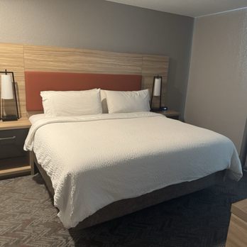 Candlewood Suites Ocala I-75 - King size Bed - Hotels Near Me - Ocala, Florida