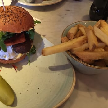 Giraffe Stop - Falafel burger & large fries - New American Near Me - London, XGL