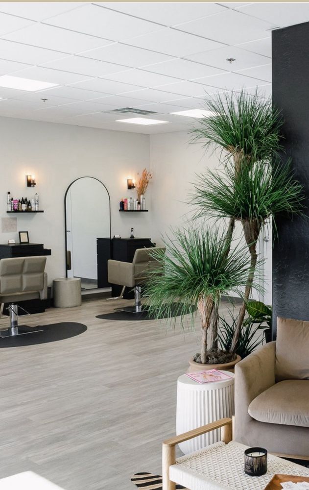 The Bottle Blonde Salon Image