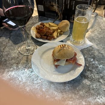 La Riviera - Wine, lemon beer and two tapas - Spanish Near Me - Granada, GR