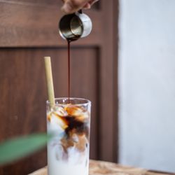 Bitter Sweet Kafe Praha - Ledová káva s kokosovým mlékem